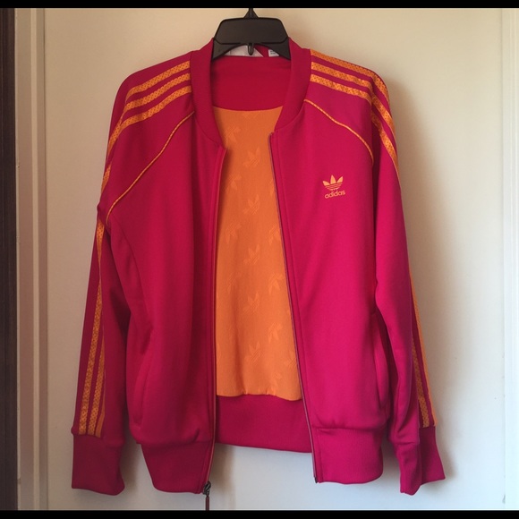 💖Raspberry color with orange stripes adidas💖
