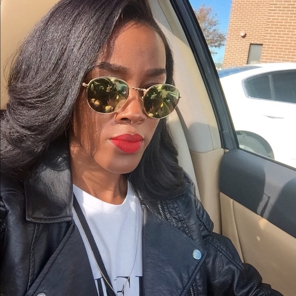 Meet your Posher, Itesha