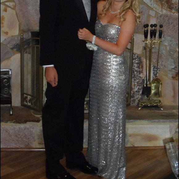 Dresses & Skirts - Sequined prom dress