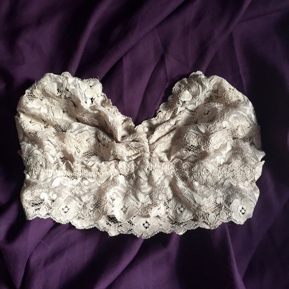 Stretchy nude tan lace bandeau