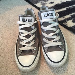 Low cut grey Converse