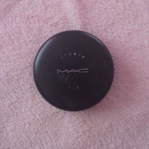Mac studio fix powder