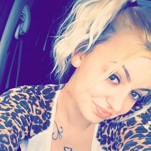 Meet your Posher, Claudia