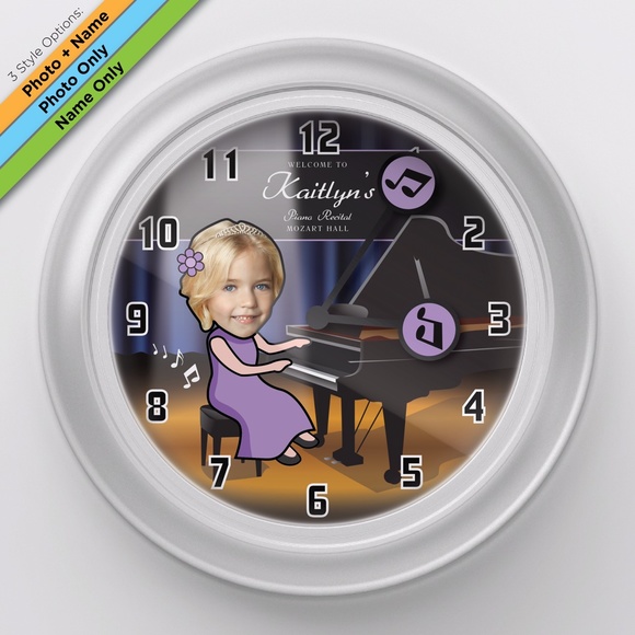 Customized kid's clock with picture & name - Picture 1 of 4