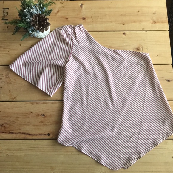 Honey Punch Tops - Beautiful Asymmetrical Blouse with Flowy Sleeve