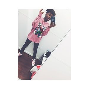 Meet your Posher, Deedee