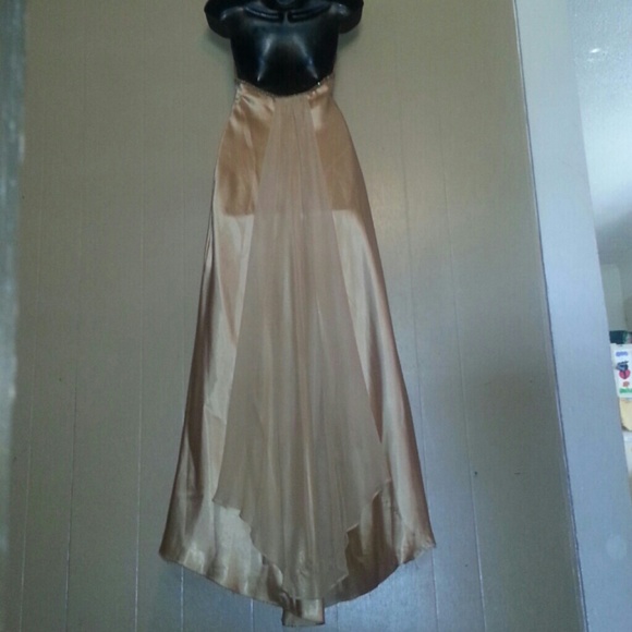 Evening gown prom dress sz 3 gold halter - Picture 4 of 4
