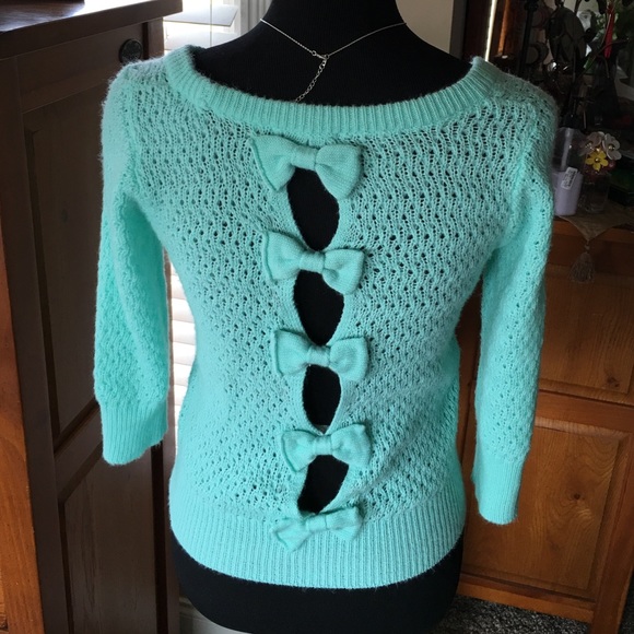 Delia's mint light sweater