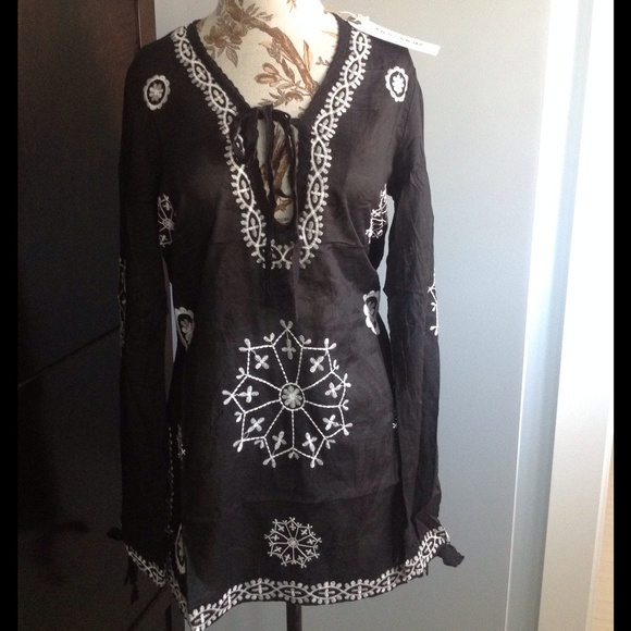 🎉2nd REDUCTION🎉NWT cotton embroidered tunic