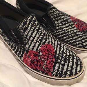 Black and white Airwalks with Heart