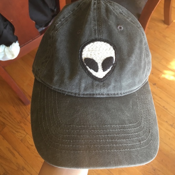 **SOLD** GREY ALIEN BRANDY MELVILLE HAT - Picture 2 of 4