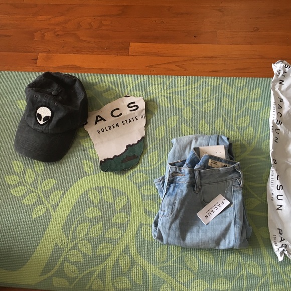 **SOLD** GREY ALIEN BRANDY MELVILLE HAT - Picture 4 of 4