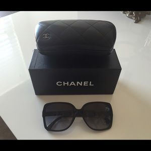 AUTHENTIC CHANEL SUNGLASSES CH5267