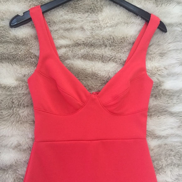 Gorgeous & Sexy red date night dress! 😍 - Picture 2 of 4