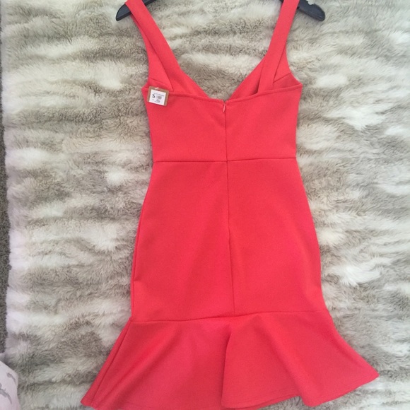 Gorgeous & Sexy red date night dress! 😍 - Picture 3 of 4