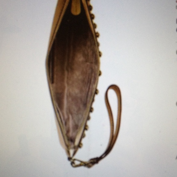 ๐HP๐REDUCED Michael Kors Adrienne Lg gold clutch - Picture 2 of 4