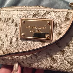 Micheal kors wallet