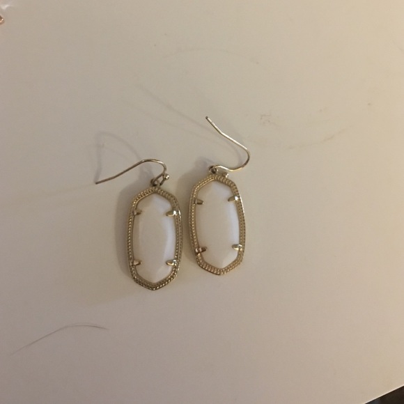 Dani Earring / White Mother of Pearl
