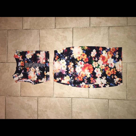 Two piece floral set.