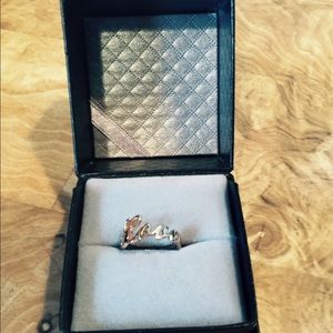 CLOSET CLOSING!! Cursive love gold ring 💖