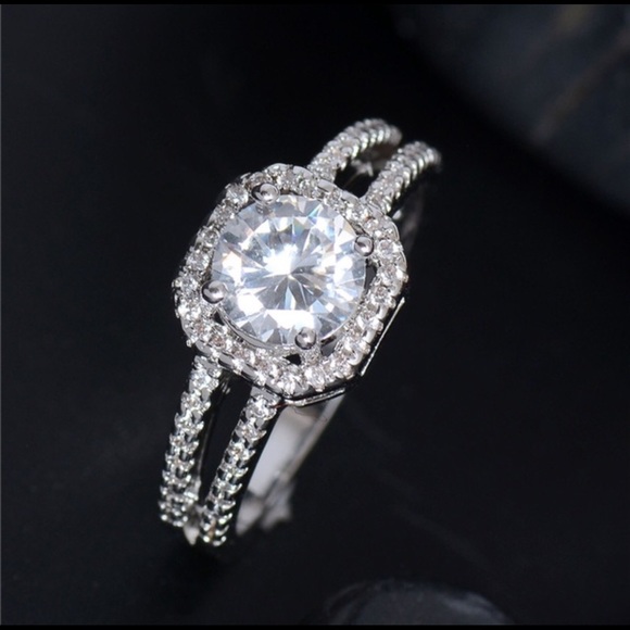 Gorgeous solitaire ring - Picture 4 of 4