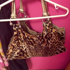 CLOSET CLOSING!!! Beautiful faux cheetah bag, LRG