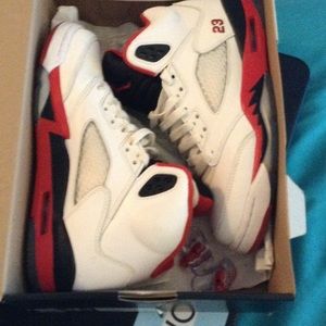 Air Jordan 5 "Fire Red"