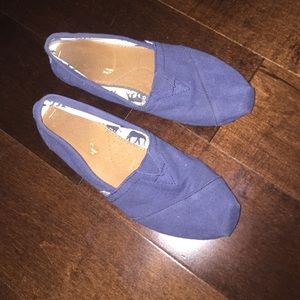 Navy Blue Toms
