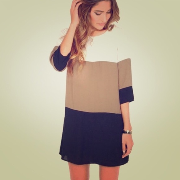 Dresses & Skirts - Cute color block dress🌺