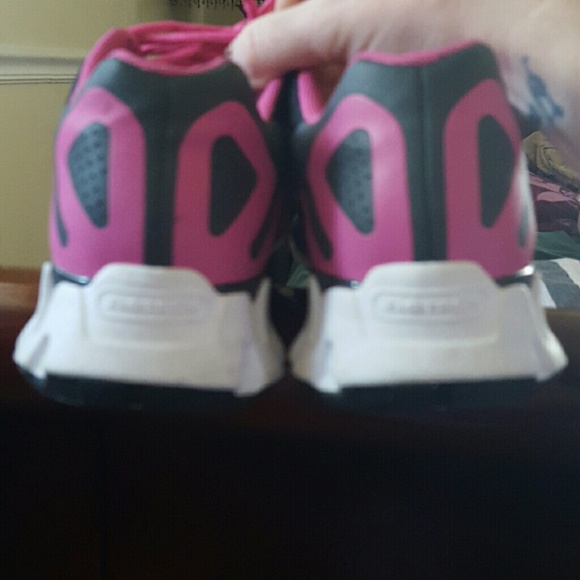 Reebok running shoes - Picture 2 of 3