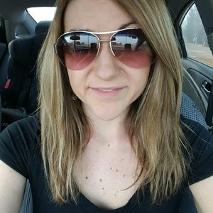 Meet your Posher, Ashley