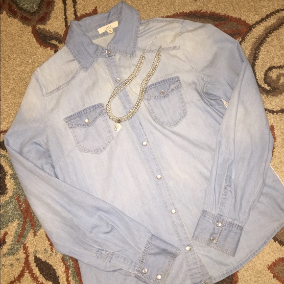 Lace and Denim Button Up 🌸