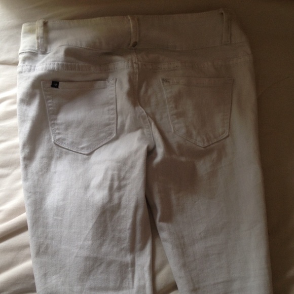 White skinny jeans