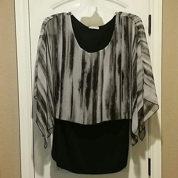 THIS TOP IS FOR SALE! LISTED AS "SOLD" BUT ITS NOT
