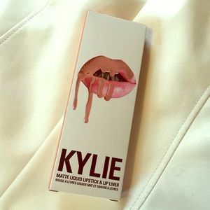 Kylie Lip Kit in Koko K