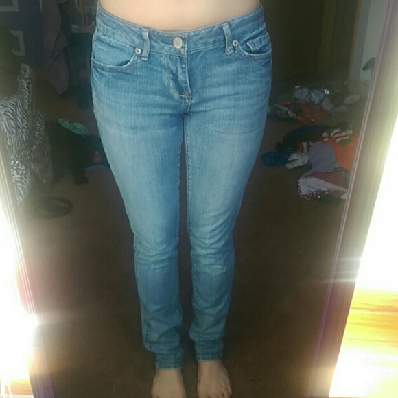 Light wash skinny jeans