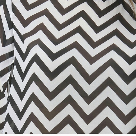 Chevron Tulip Sleeve Top - Picture 3 of 3