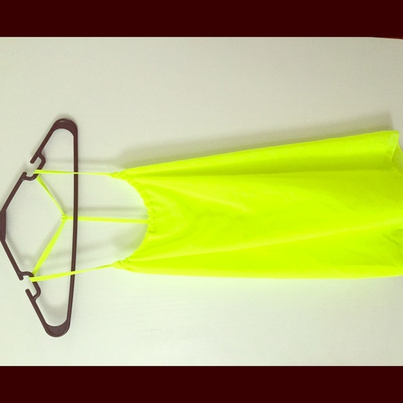 💛Neon Yellow Flowy Tank💛