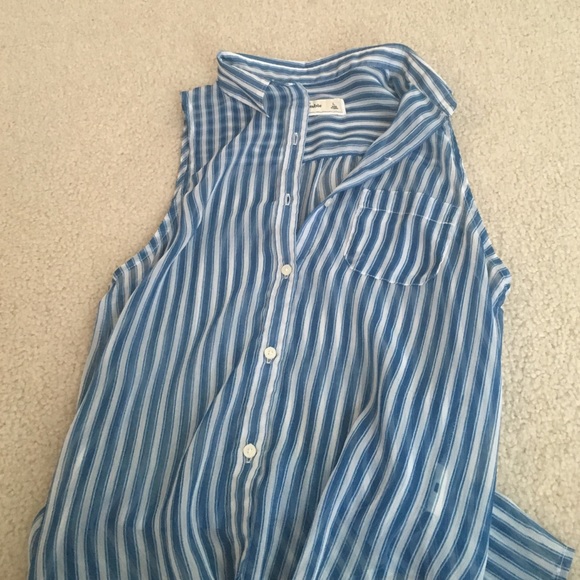 Button down tank