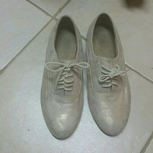 Pale gold oxfords