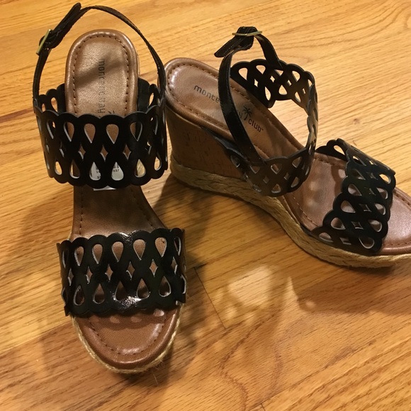 FINAL SALE😍 Black wedges 💕