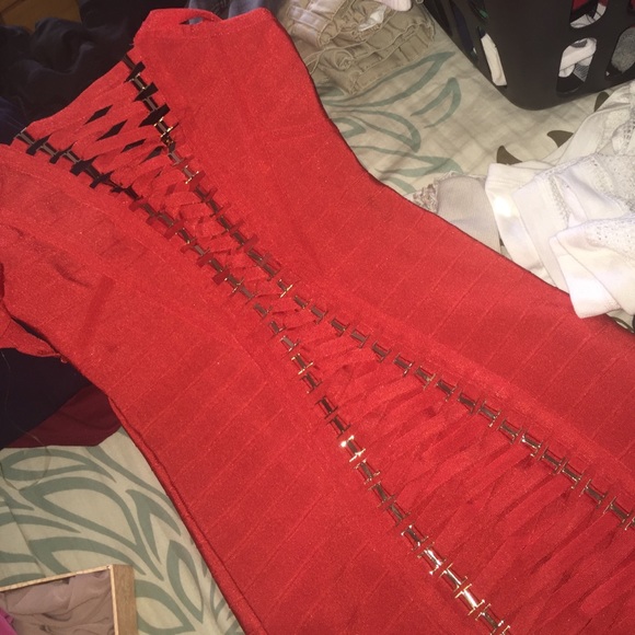 RED BANDAGE DRESS WITH GOLD DETAILS - Picture 3 of 3