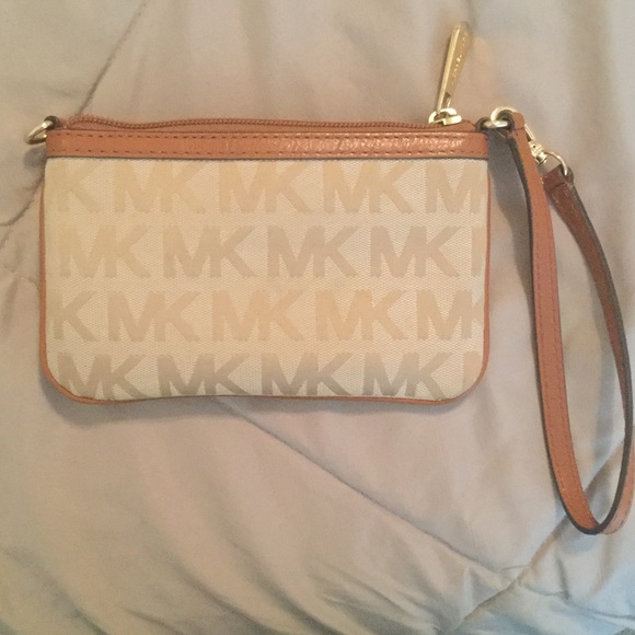 Michael Kors JetSet clutch