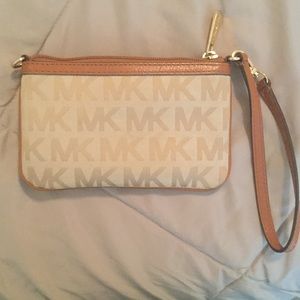 Michael Kors JetSet clutch