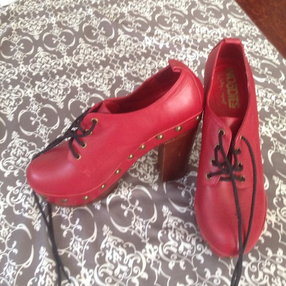 Woodies by Jeffrey Campbell!