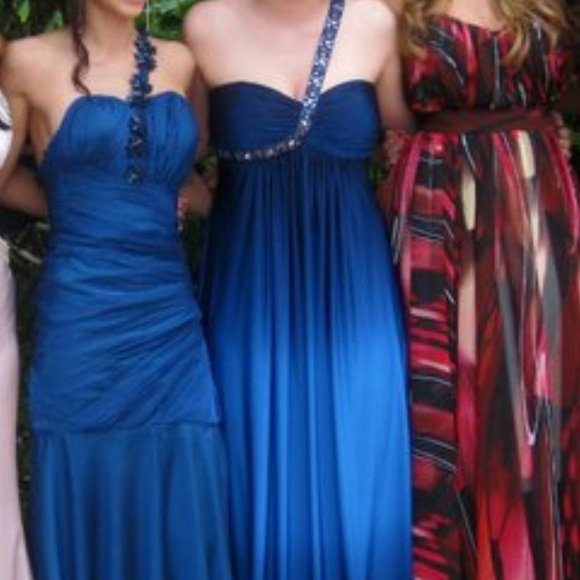 Stunning beaded Cache prom dress - Picture 2 of 4