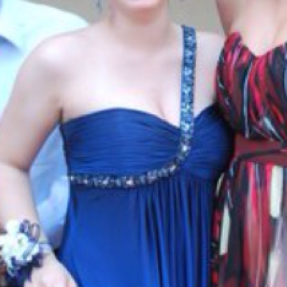 Stunning beaded Cache prom dress - Picture 3 of 4