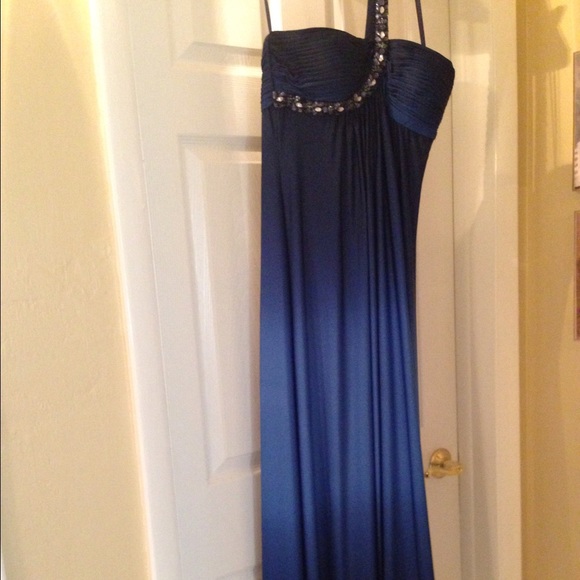 Stunning beaded Cache prom dress - Picture 4 of 4
