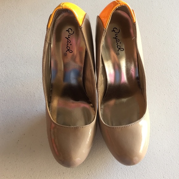 Qupid Tan and Neon orange pumps