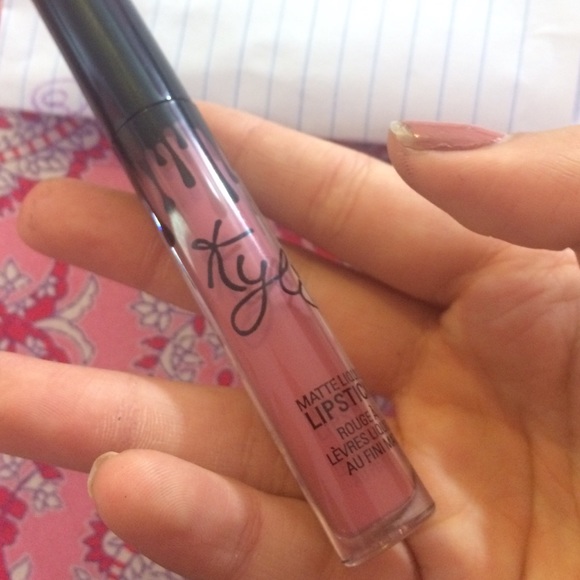 KYLIE LIP KIT POSIE K - Picture 3 of 4